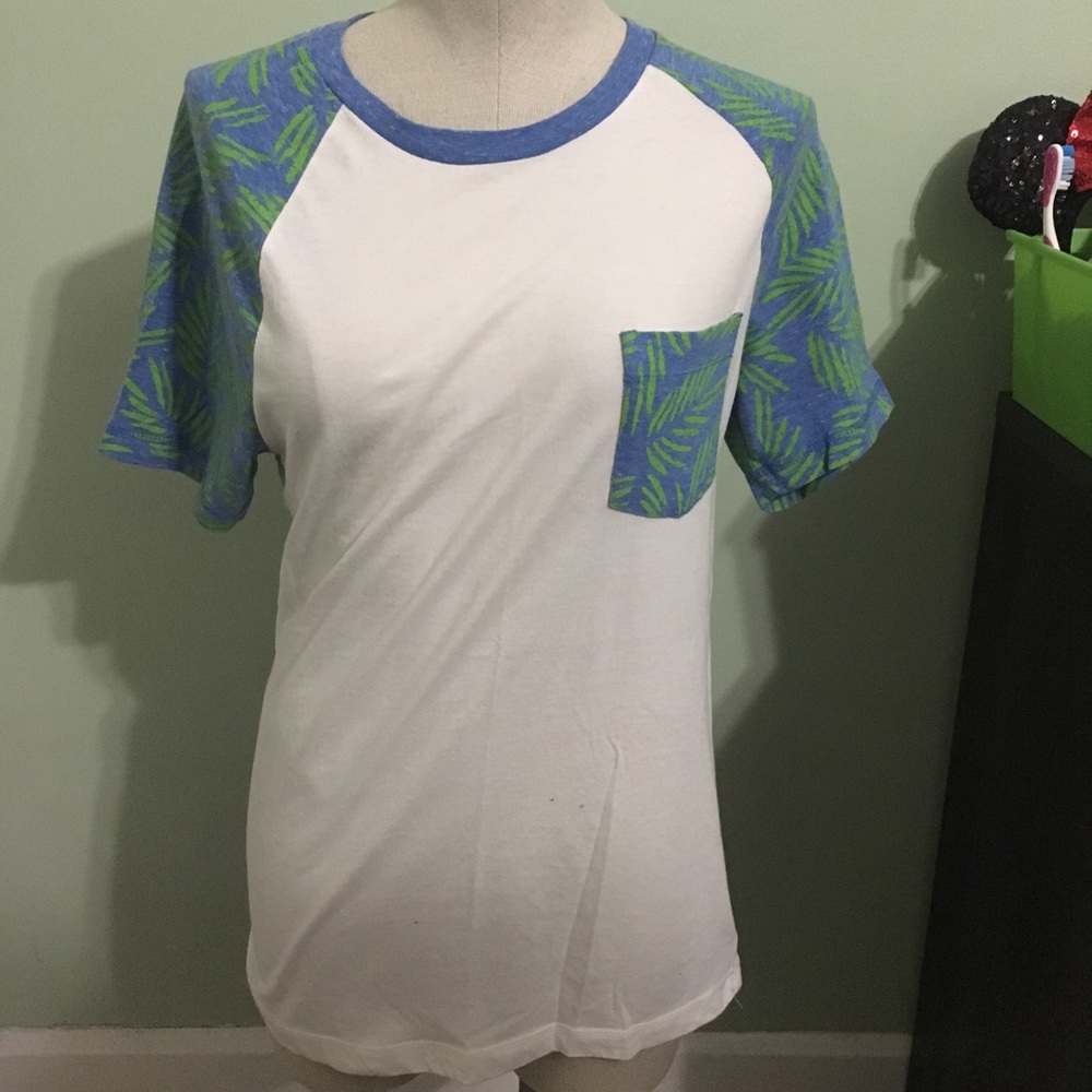 White tee shirt